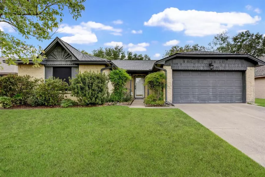 2413 Park Shadow LN, Deer Park, TX 77536