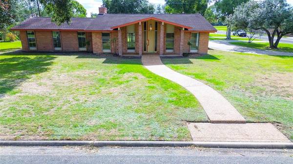 800 3rd ST, Bay City, TX 77414