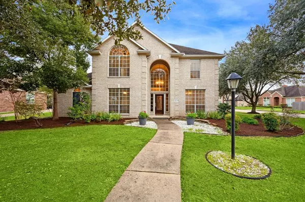 2109 Enchanted Lake DR, League City, TX 77573