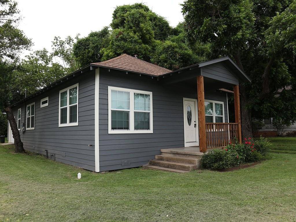 1306 S Austin ST, Brenham, TX 77833