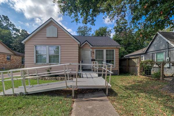 4524 Sharon ST, Houston, TX 77020