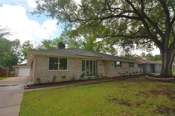 1106 Buoy RD, Houston, TX 77062