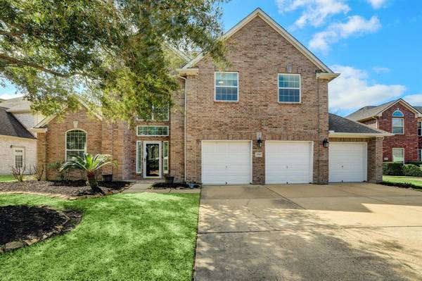 206 Walnut Cove LN, Pearland, TX 77584