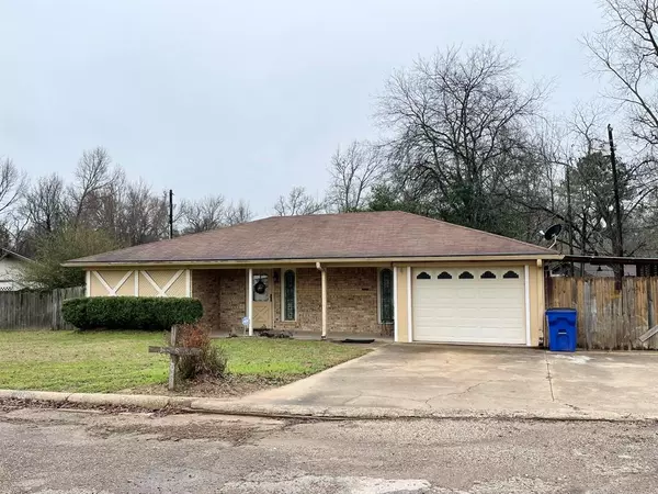 103 El Camino DR, Crockett, TX 75835