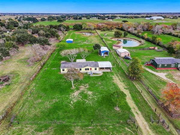 3711 County Road 211, Danbury, TX 77534