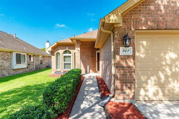 Pearland, TX 77584,942 Peach Blossom DR