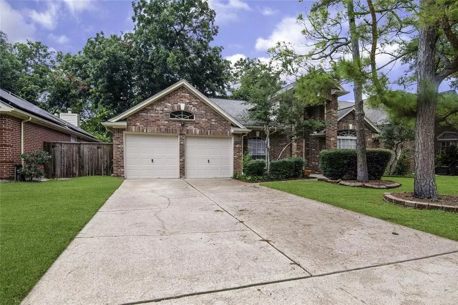 6915 Shady LN, Sugar Land, TX 77479