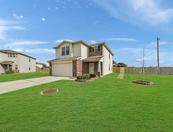 939 Canyon Hill LN, Rosenberg, TX 77471