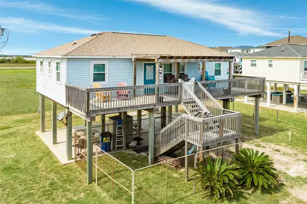 114 Santar LOOP, Surfside Beach, TX 77541