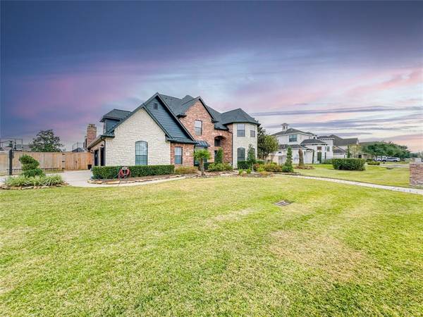 2228 Lakeway DR,  Friendswood,  TX 77546