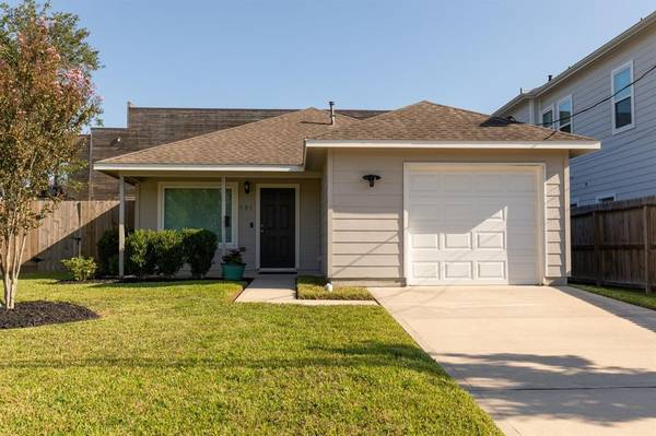 501 E 40th 1/2 ST, Houston, TX 77022