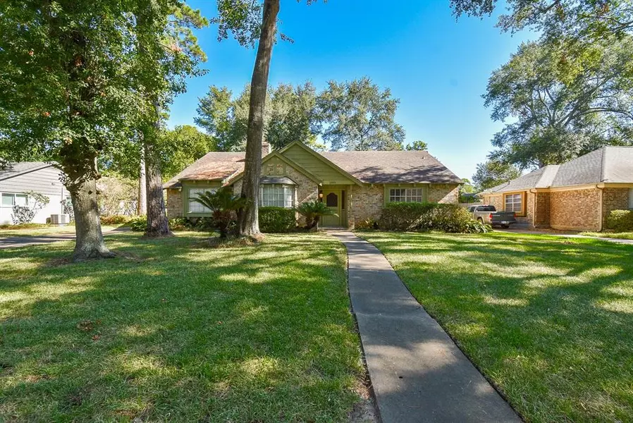 1003 Pear Tree LN, Houston, TX 77073