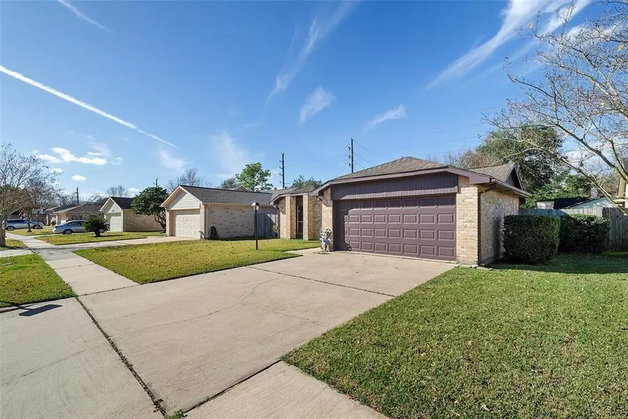 2602 Chimneystone CIR, Sugar Land, TX 77479