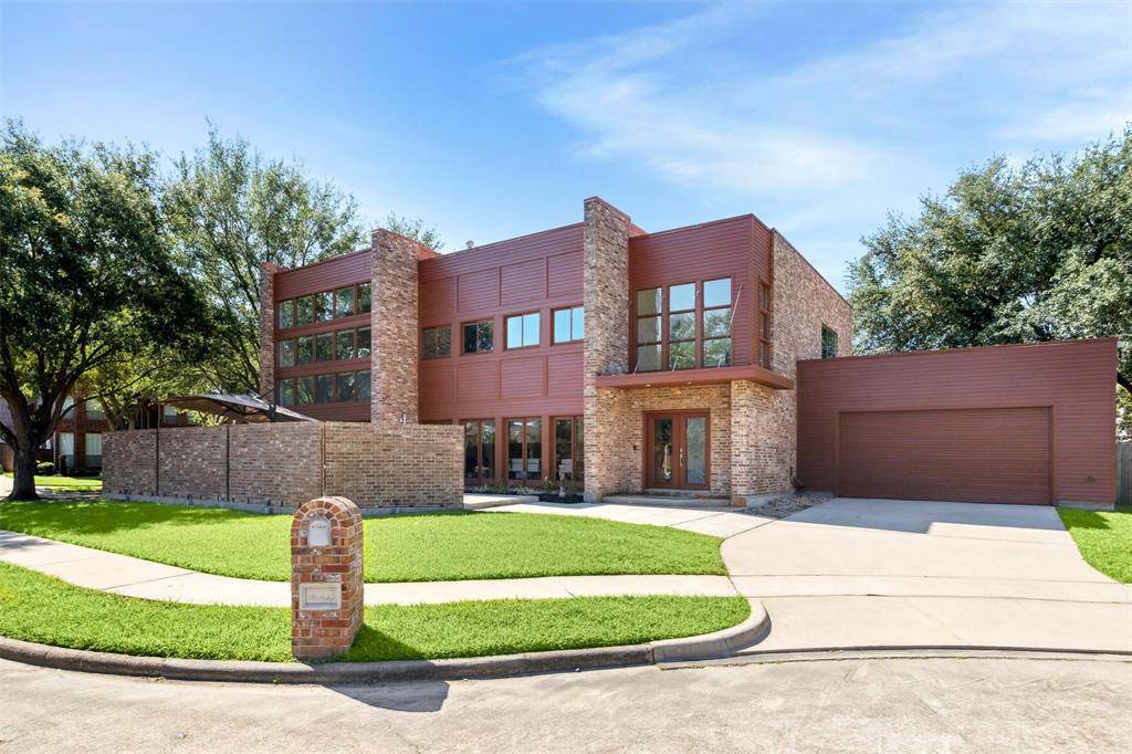 8003 Harbor Point DR, Houston, TX 77071