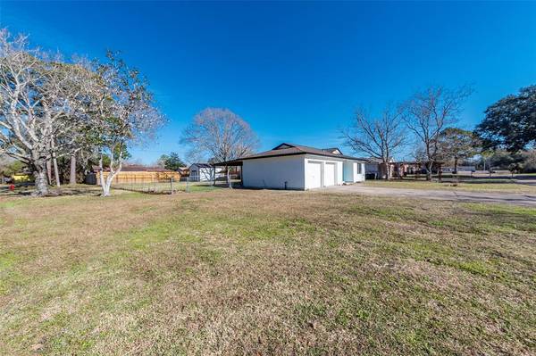 Alvin, TX 77511,716 Circle WAY