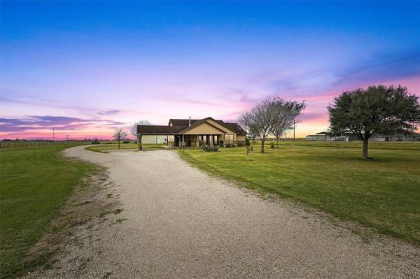 1964 County Road 309, Louise, TX 77455