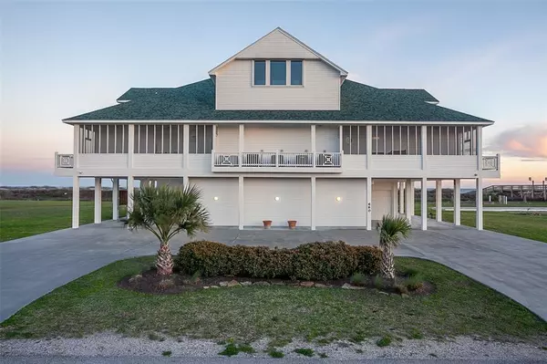 660 Villa DR, Crystal Beach, TX 77650