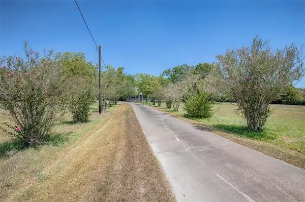 Alvin, TX 77511,5927 County Road 168