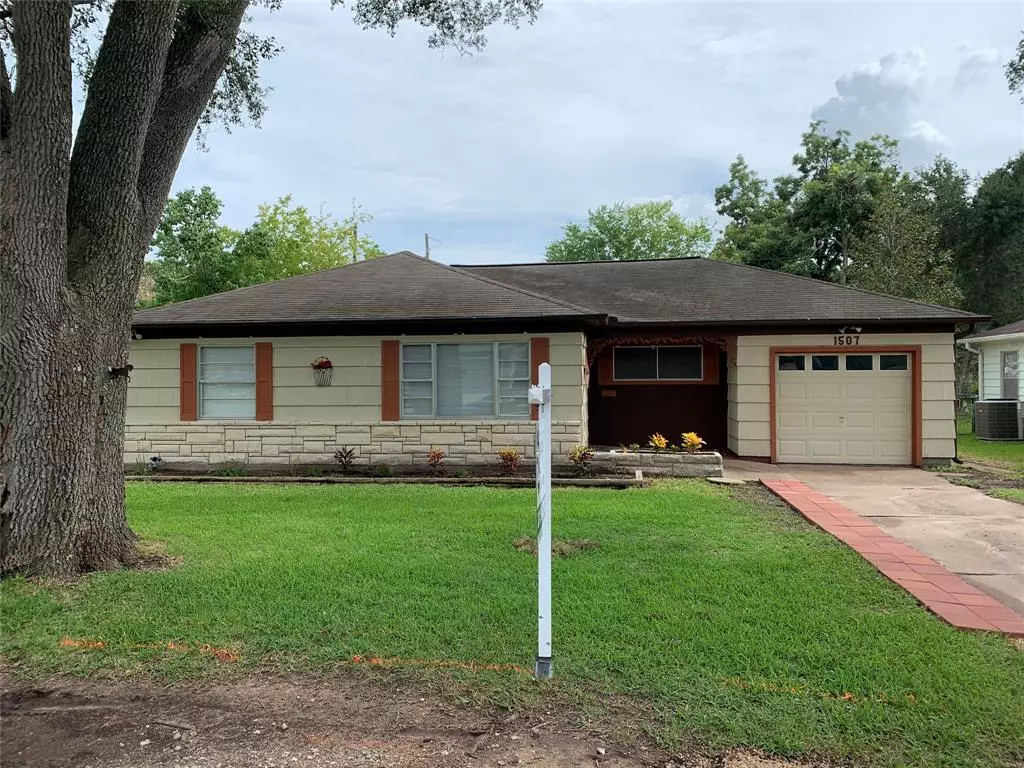 Alvin, TX 77511,1507 W Blum ST