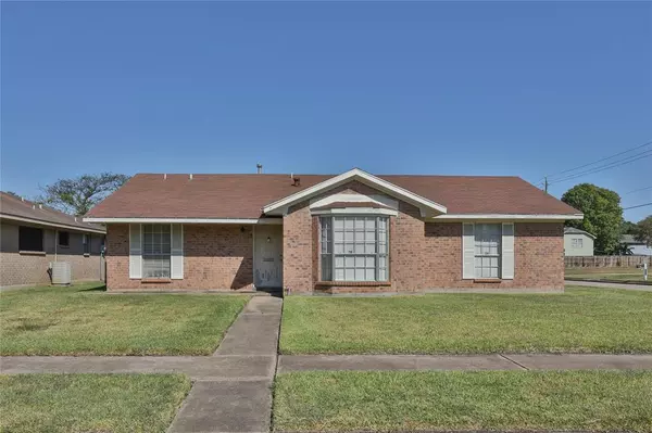 4127 Whirlaway DR, Pasadena, TX 77503