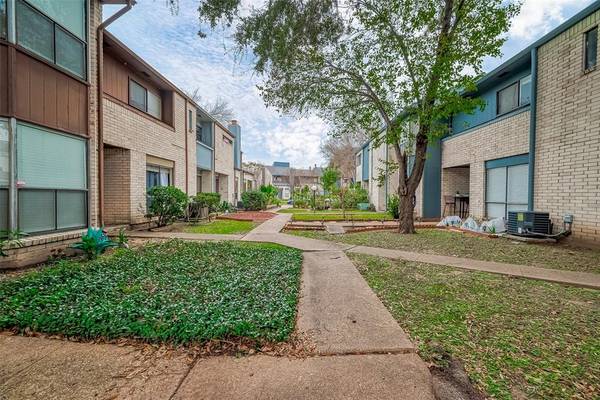 8311 Augustine DR #E, Houston, TX 77036