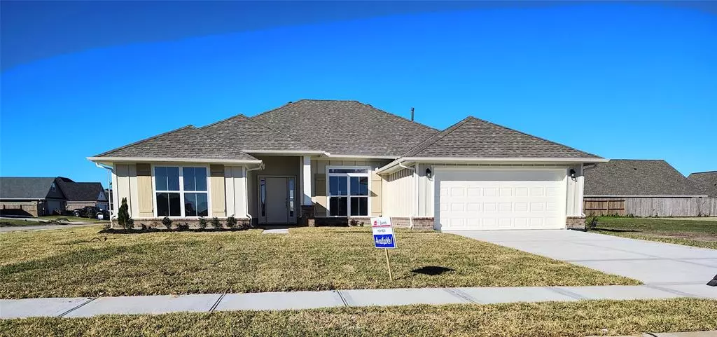 1 Gemstone CT, Angleton, TX 77515