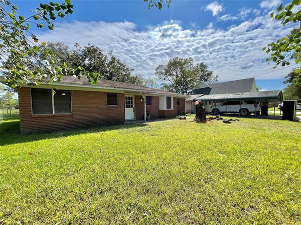 1613 Alena RD, Angleton, TX 77515