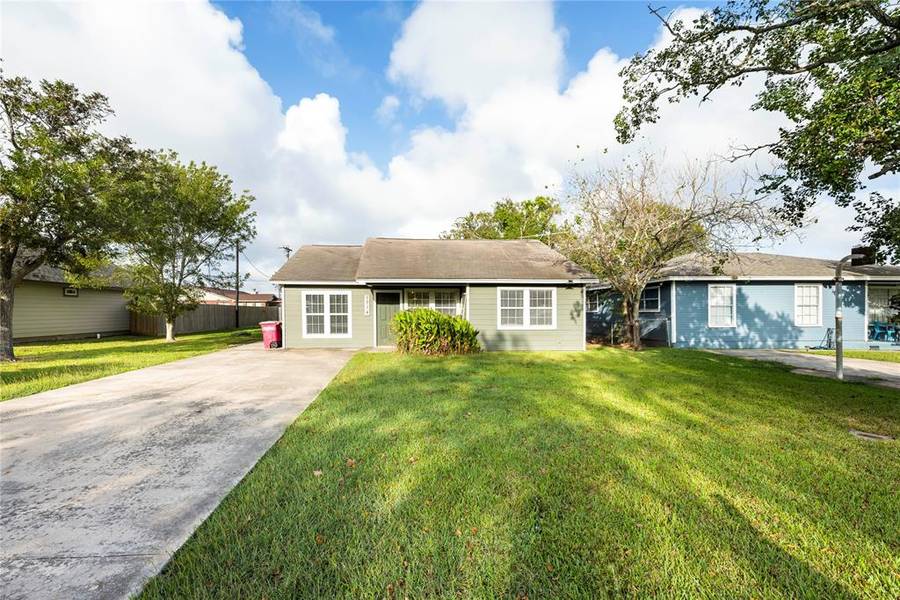 1714 N Avenue H, Freeport, TX 77541