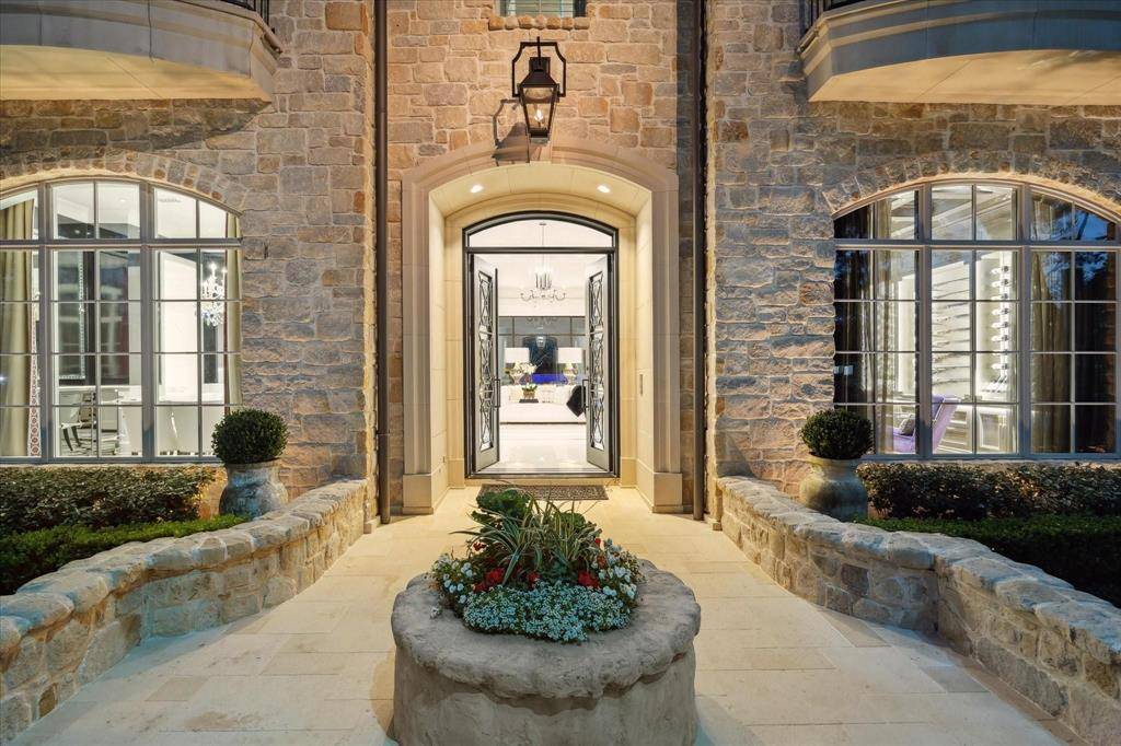 Houston, TX 77024,220 Merrie Way LN