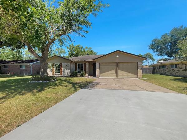 4811 32nd ST, Dickinson, TX 77539