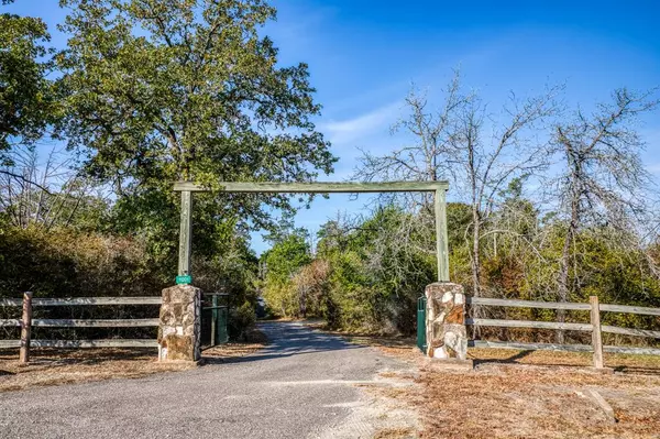 Carmine, TX 78932,11201 Wildlife CIR