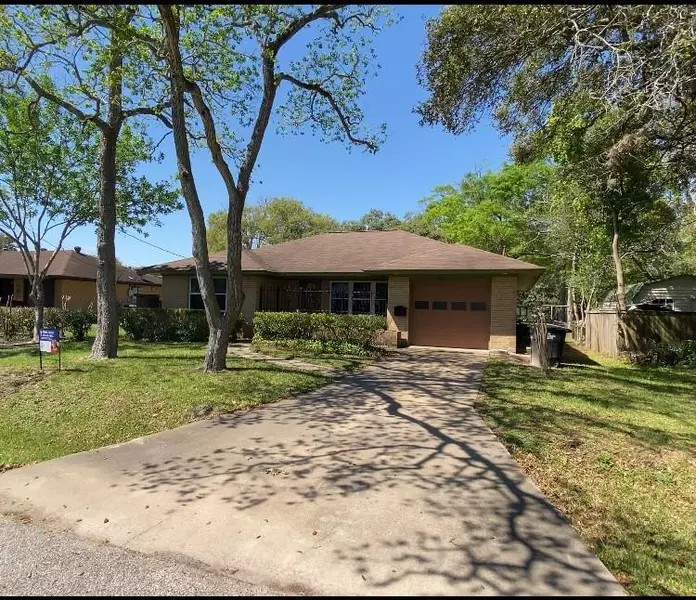 509 Pin Oak ST, Alvin, TX 77511