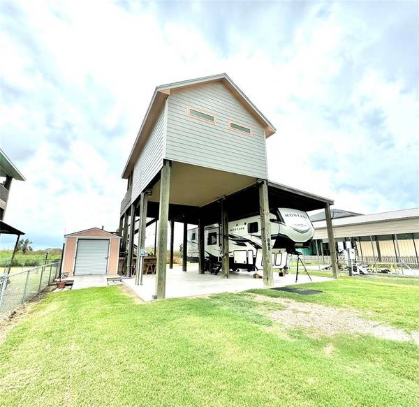 888 S East RD, Crystal Beach, TX 77650