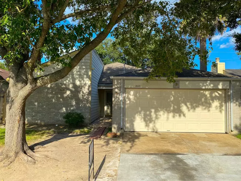 2923 Shadow Trail DR, Houston, TX 77082