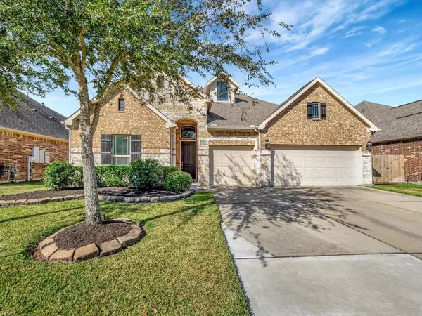 319 W Bend DR, League City, TX 77573