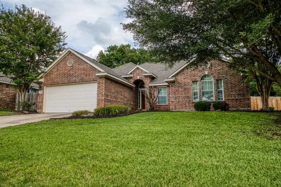 1108 Walnut BND, Brenham, TX 77833