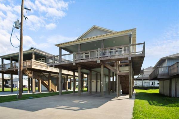 951 Gulf Shores DR, Crystal Beach, TX 77650