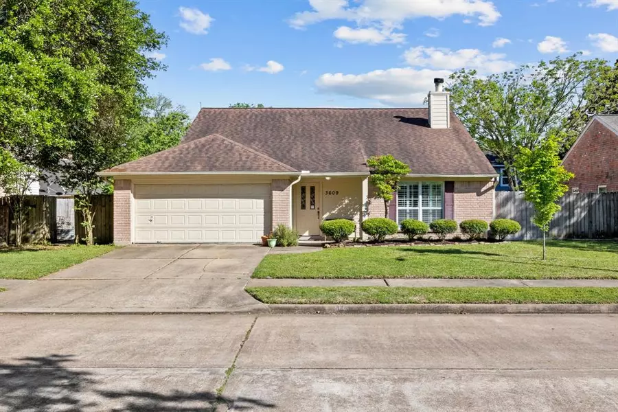 3609 Helen LN, Pearland, TX 77581