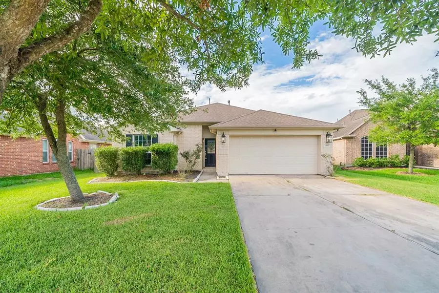 4807 Pelican Bay LN, Baytown, TX 77523