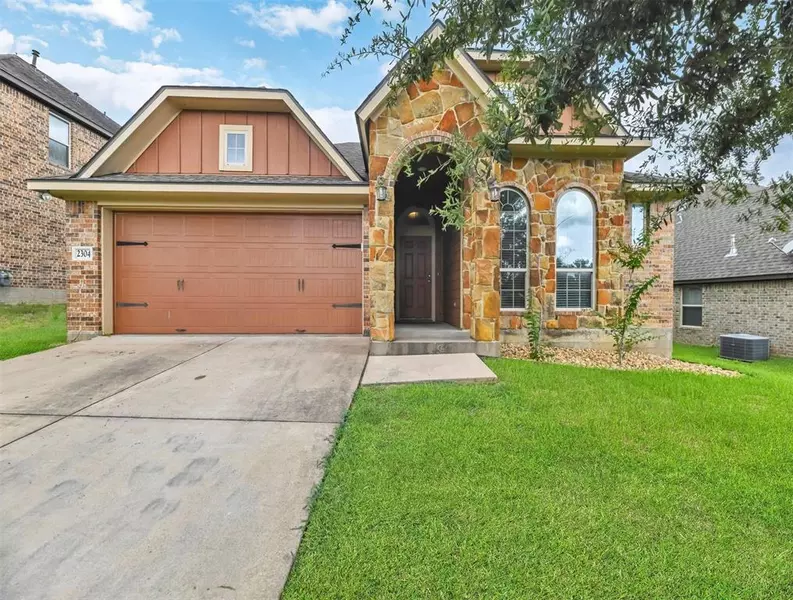 2304 Parker CT, Brenham, TX 77833