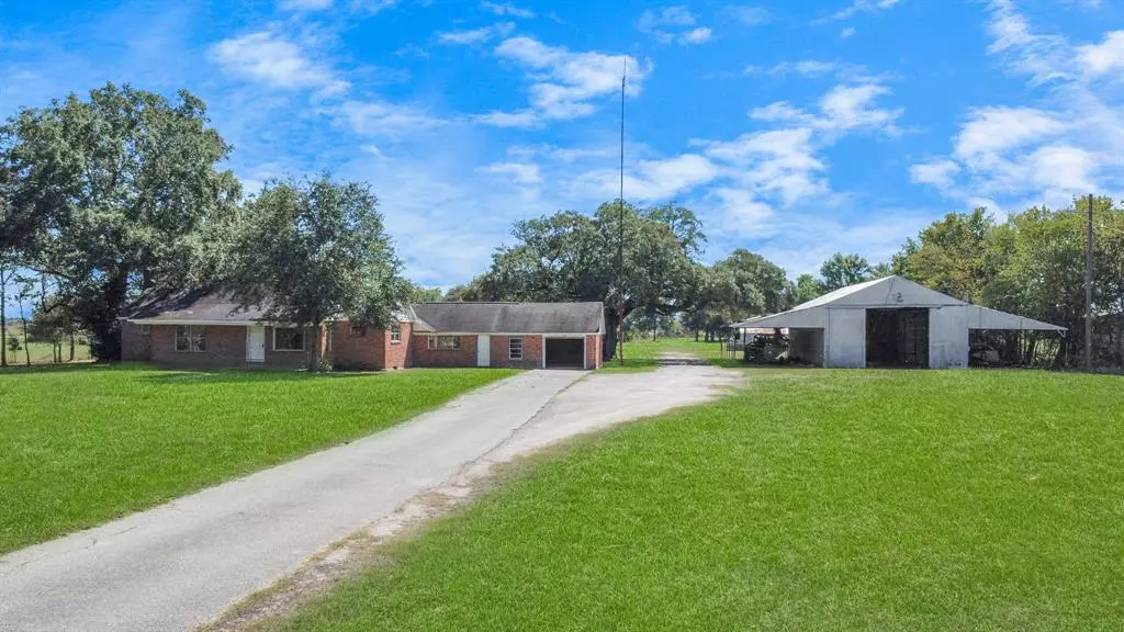 3314 FM-2936, Anahuac, TX 77514