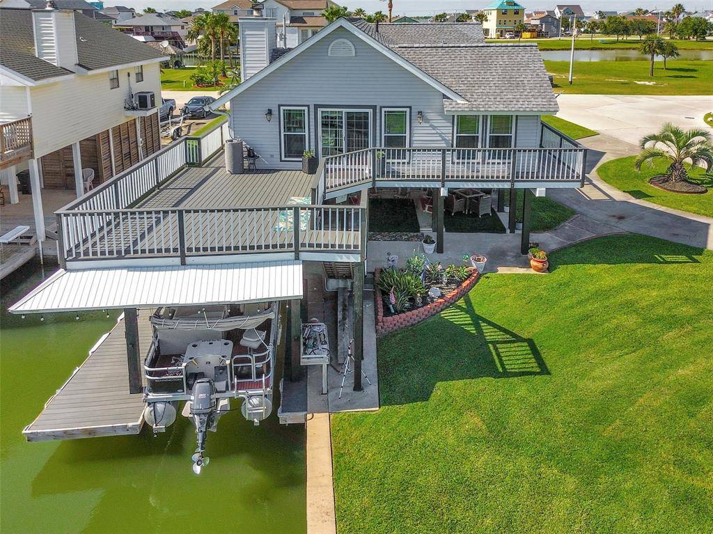 1303 Hawaii DR, Tiki Island, TX 77554