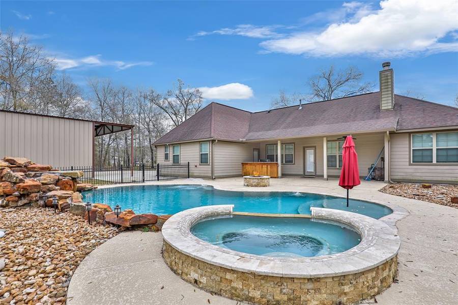 153 County Road 6323, Dayton, TX 77535