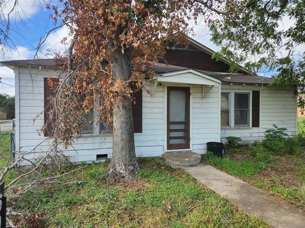 387 S Orange ST, Giddings, TX 78942