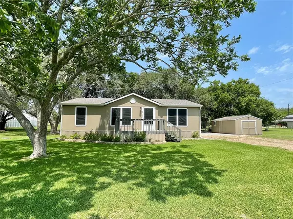 231 Meadowlark St N, Palacios, TX 77465