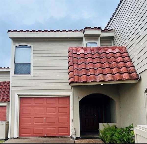 7B Dana DR, Galveston, TX 77554