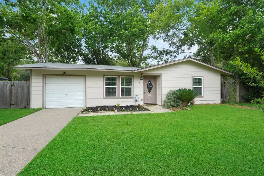 Angleton, TX 77515,943 E Magnolia ST