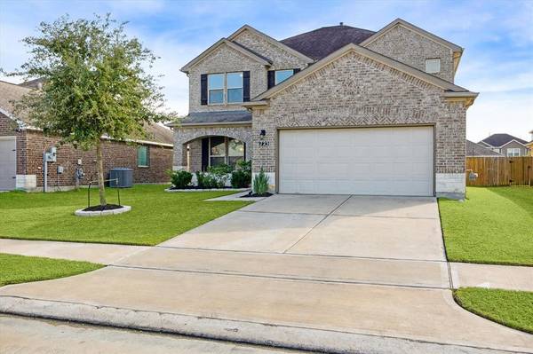 723 Rim Water DR, Alvin, TX 77511