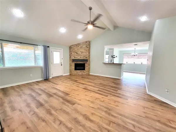 2346 Farriers Bend DR, Friendswood, TX 77546