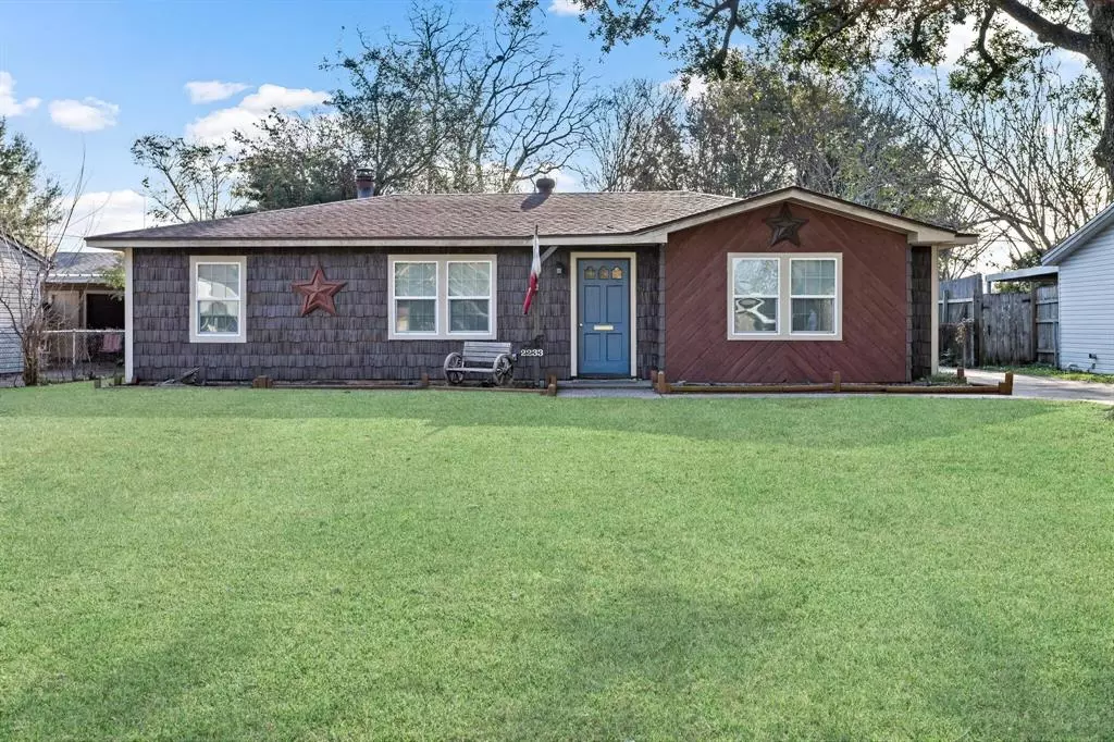 Port Neches, TX 77651,2233 5th ST